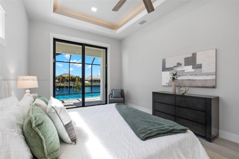 House in Cape Coral, Florida 4 bedrooms, 317.91 sq.m. № 1961803 - photo 13