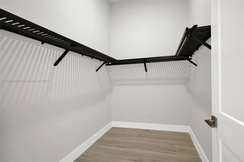 House in Cape Coral, Florida 4 bedrooms, 317.91 sq.m. № 1961803 - photo 20