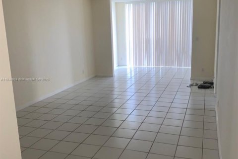 Copropriété à vendre à Lauderhill, Floride: 2 chambres, 96.62 m2 № 1935129 - photo 2