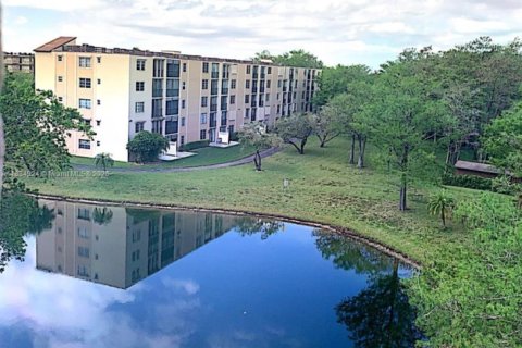 Copropriété à vendre à Lauderhill, Floride: 2 chambres, 96.62 m2 № 1935129 - photo 12