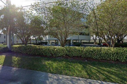 Commercial property in Oakland Park, Florida № 1175253 - photo 1