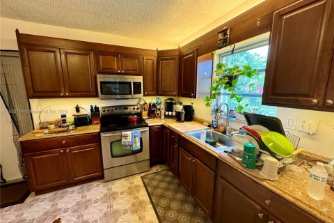 Commercial property in Fort Lauderdale, Florida 211.17 sq.m. № 1295052 - photo 19