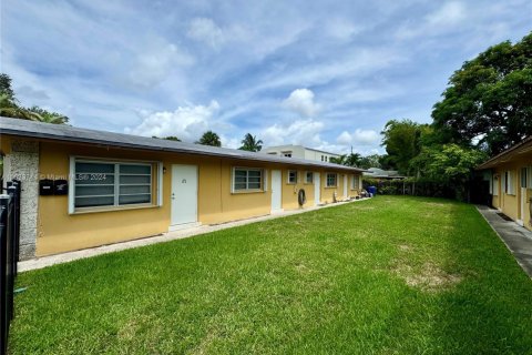 Commercial property in Fort Lauderdale, Florida 211.17 sq.m. № 1295052 - photo 2