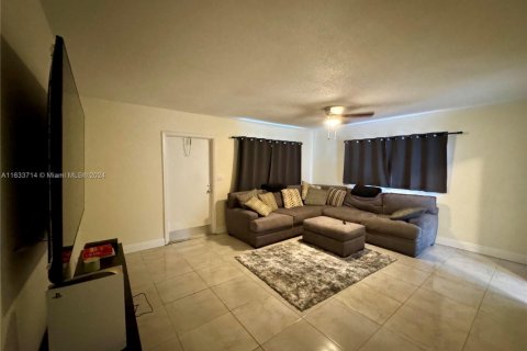 Commercial property in Fort Lauderdale, Florida 211.17 sq.m. № 1295052 - photo 5