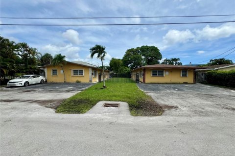 Commercial property in Fort Lauderdale, Florida 211.17 sq.m. № 1295052 - photo 1