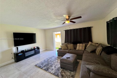 Commercial property in Fort Lauderdale, Florida 211.17 sq.m. № 1295052 - photo 4