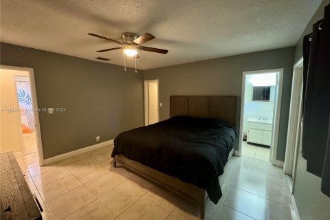 Commercial property in Fort Lauderdale, Florida 211.17 sq.m. № 1295052 - photo 9