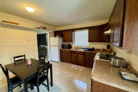 Commercial property in Fort Lauderdale, Florida 211.17 sq.m. № 1295052 - photo 7
