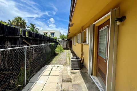Commercial property in Fort Lauderdale, Florida 211.17 sq.m. № 1295052 - photo 17