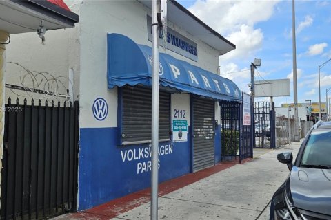 Купить коммерческую недвижимость в Майами, Флорида № 1954900 - фото 1