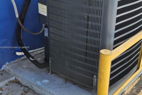 Купить коммерческую недвижимость в Майами, Флорида № 1954900 - фото 3