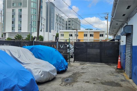 Купить коммерческую недвижимость в Майами, Флорида № 1954900 - фото 11