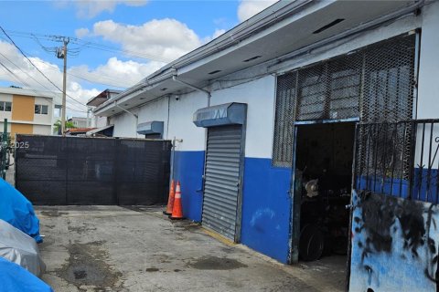 Купить коммерческую недвижимость в Майами, Флорида № 1954900 - фото 10