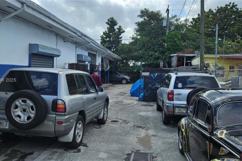 Купить коммерческую недвижимость в Майами, Флорида № 1954900 - фото 12