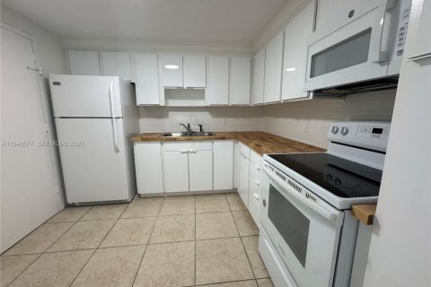 Apartamento en North Miami Beach, Florida 2 dormitorios, 103.31 m2 № 1998500