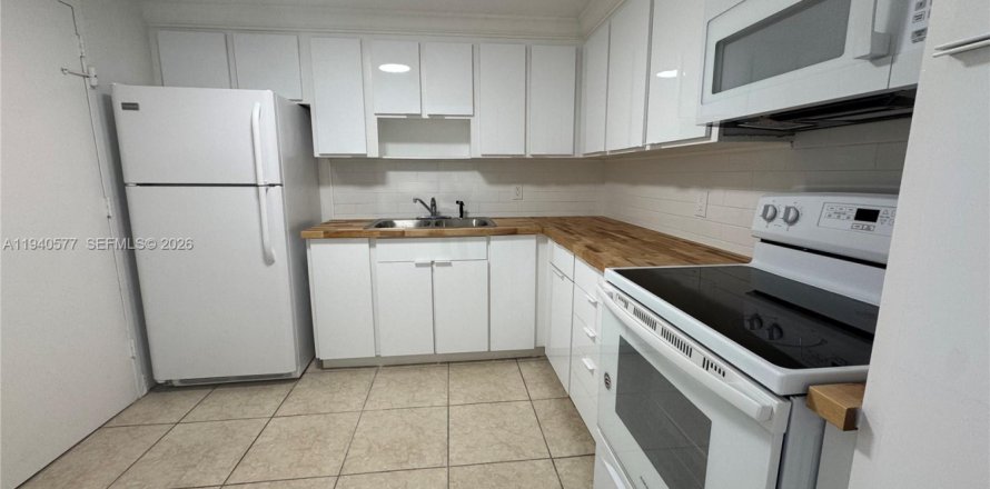 Apartamento en North Miami Beach, Florida 2 dormitorios, 103.31 m2 № 1998500