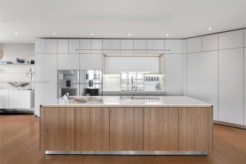 Condominio en venta en Miami Beach, Florida, 3 dormitorios, 367.8 m2 № 1980642 - foto 16