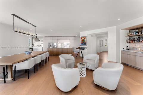 Condominio en venta en Miami Beach, Florida, 3 dormitorios, 367.8 m2 № 1980642 - foto 17