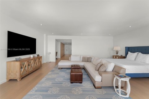 Condominio en venta en Miami Beach, Florida, 3 dormitorios, 367.8 m2 № 1980642 - foto 23
