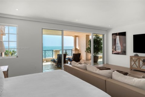 Condominio en venta en Miami Beach, Florida, 3 dormitorios, 367.8 m2 № 1980642 - foto 22