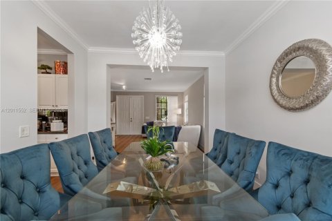 House in Weston, Florida 7 bedrooms, 290.04 sq.m. № 2074879 - photo 7