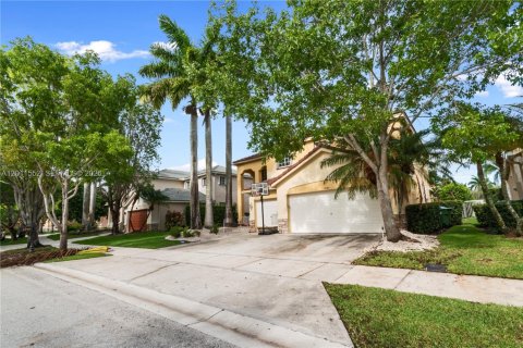 House in Weston, Florida 7 bedrooms, 290.04 sq.m. № 2074879 - photo 2
