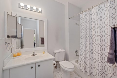 House in Weston, Florida 7 bedrooms, 290.04 sq.m. № 2074879 - photo 14