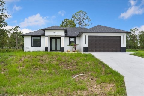 Casa en venta en Lehigh Acres, Florida, 3 dormitorios, 142.7 m2 № 2061135 - foto 1