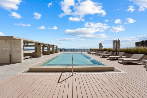 Condo in Miami, Florida, 4 bedrooms  № 2052872 - photo 13