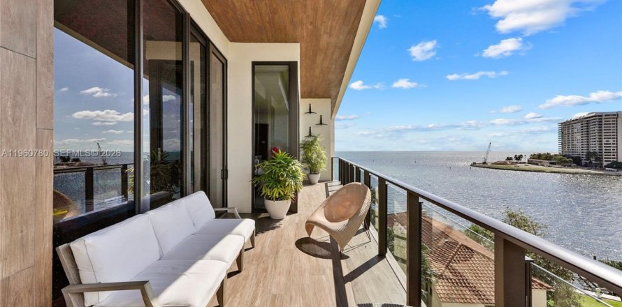 Condo in Miami, Florida, 4 bedrooms  № 2052872