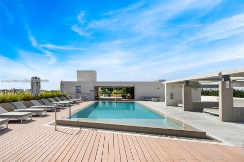 Condo in Miami, Florida, 4 bedrooms  № 2052872 - photo 14