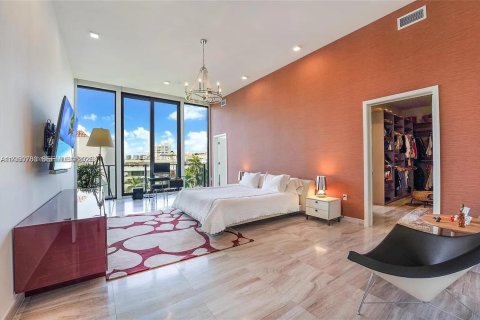 Condo in Miami, Florida, 4 bedrooms  № 2052872 - photo 18