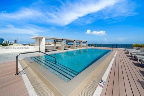 Condo in Miami, Florida, 4 bedrooms  № 2052872 - photo 15