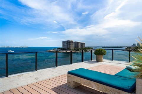 Condo in Miami, Florida, 4 bedrooms  № 2052872 - photo 16