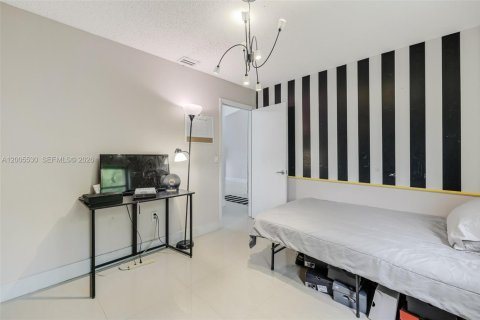 House in Miami, Florida 3 bedrooms, 123.56 sq.m. № 2069504 - photo 25