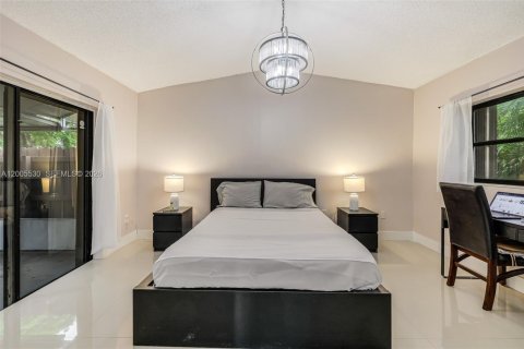 House in Miami, Florida 3 bedrooms, 123.56 sq.m. № 2069504 - photo 18