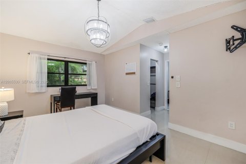 House in Miami, Florida 3 bedrooms, 123.56 sq.m. № 2069504 - photo 22