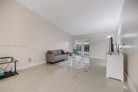House in Miami, Florida 3 bedrooms, 123.56 sq.m. № 2069504 - photo 5
