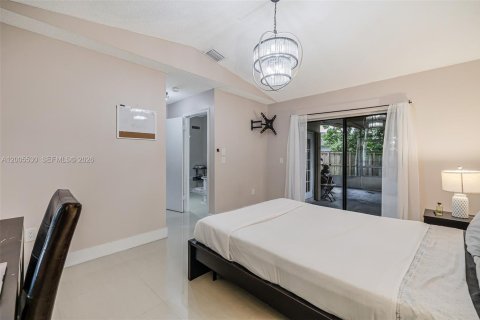 House in Miami, Florida 3 bedrooms, 123.56 sq.m. № 2069504 - photo 21