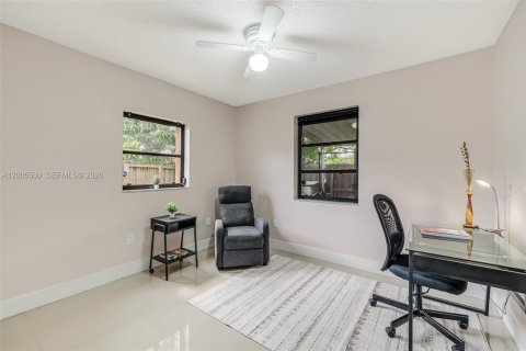 House in Miami, Florida 3 bedrooms, 123.56 sq.m. № 2069504 - photo 28