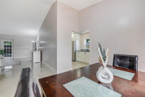 House in Miami, Florida 3 bedrooms, 123.56 sq.m. № 2069504 - photo 11