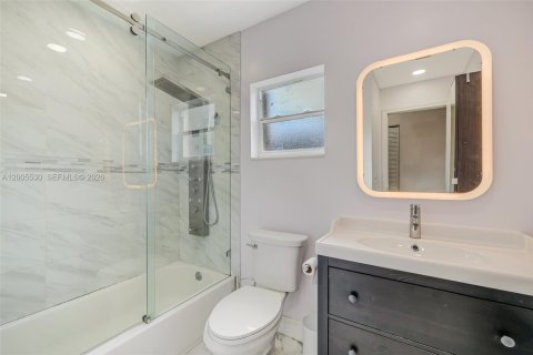 House in Miami, Florida 3 bedrooms, 123.56 sq.m. № 2069504 - photo 27