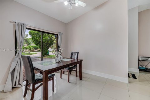 House in Miami, Florida 3 bedrooms, 123.56 sq.m. № 2069504 - photo 12