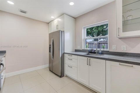 House in Miami, Florida 3 bedrooms, 123.56 sq.m. № 2069504 - photo 15