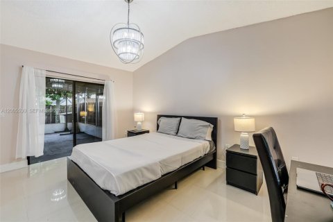 House in Miami, Florida 3 bedrooms, 123.56 sq.m. № 2069504 - photo 20