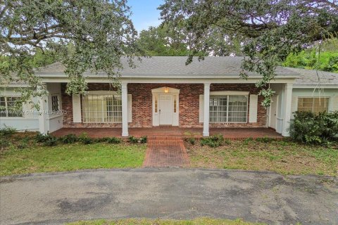 House in Homestead, Florida 4 bedrooms, 392.98 sq.m. № 2013798 - photo 11