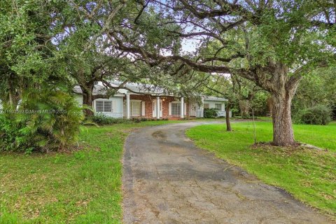 House in Homestead, Florida 4 bedrooms, 392.98 sq.m. № 2013798 - photo 13