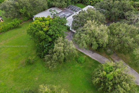 House in Homestead, Florida 4 bedrooms, 392.98 sq.m. № 2013798 - photo 18