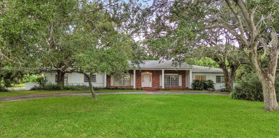 House in Homestead, Florida 4 bedrooms, 392.98 sq.m. № 2013798