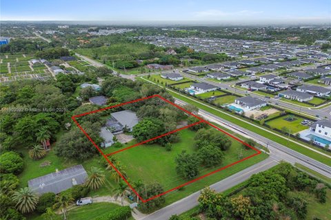 House in Homestead, Florida 4 bedrooms, 392.98 sq.m. № 2013798 - photo 3